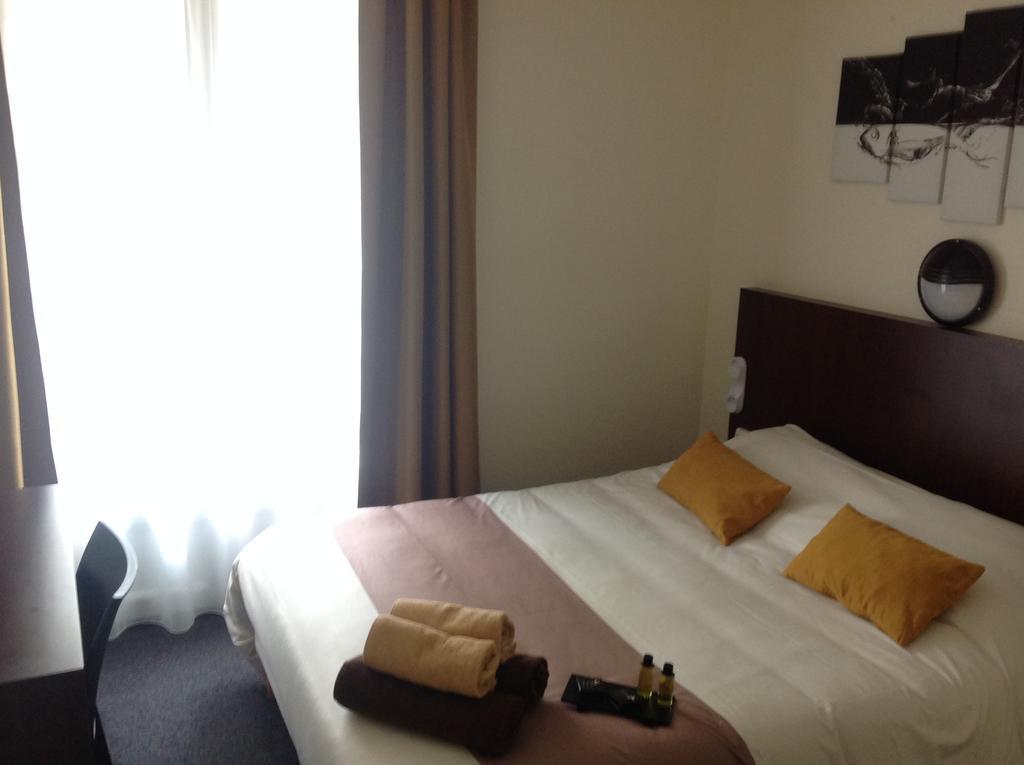 Hotel De La Paix Caen Zimmer foto